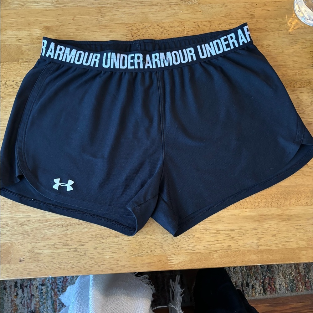 Under Armour shorts in Size Medium Athletic
